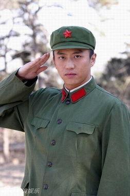 邓超爆料入校军训视频,揭秘校园青春岁月  第2张